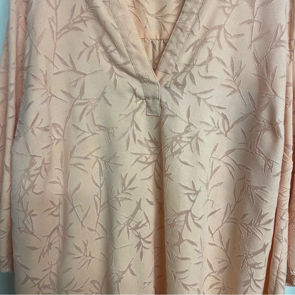 Women within peach shirt/blouse size 18/20 (large) tunic high low - Picture 4 of 6